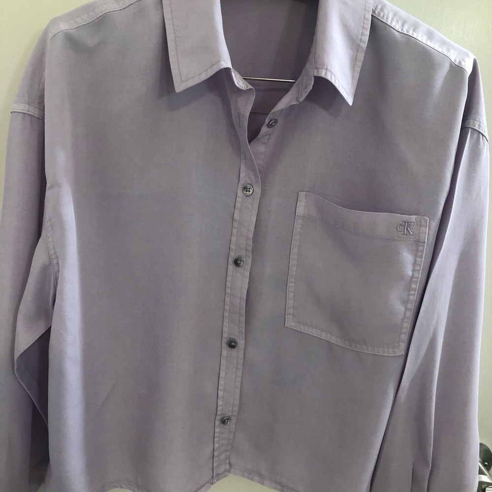 Calvin Klein Jeans shorter shirt size M beautiful lavender. Great with jeans!